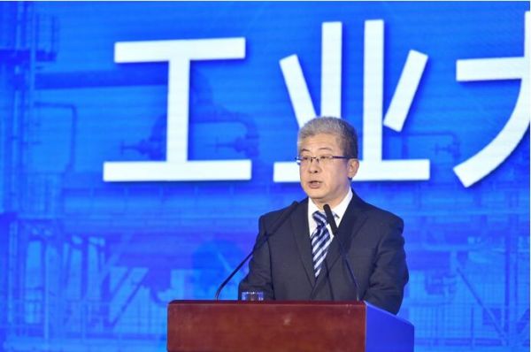 联盟秘书处单位中国电子技术标准化研究院副院长孙文龙主持成立大会