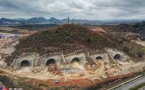 实拍腾讯挖空大山建4万平米数据中心，和苹果公司路数完全不同