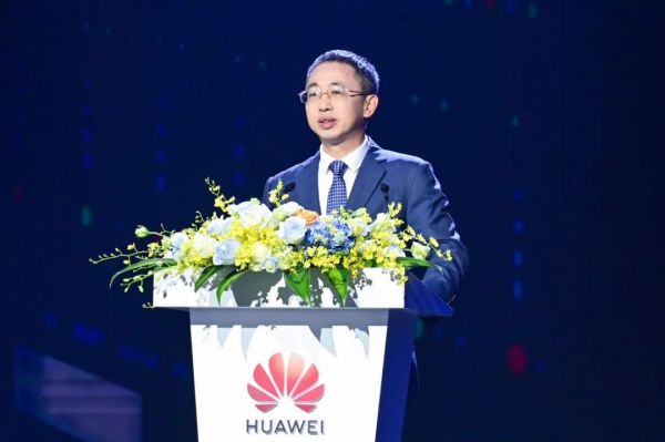 华为董事、华为数字能源总裁侯金龙发表主题演讲